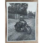 Фото военного на мотоцикле. 1953 г. 9х12 см.