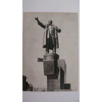Памятник Ленину  г Ленинград 1968г