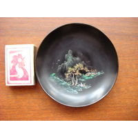 Японская деревянная чёрно- лаковая миниатюрная тарелка. (Ручная роспись).