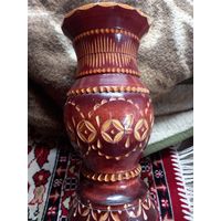 Резная деревянная ваза
