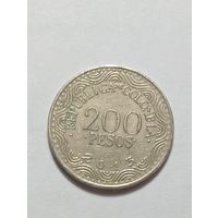 Колумбия 200 песо 2013 года .