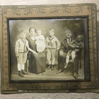 Старинная фотография Семья-дети.