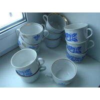 Чашки чайные из СССР. Осталась одна белая чашка с золотой полоской .