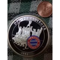 Медаль настольная футбол 1982 Бавария победитель кубка чемпионов