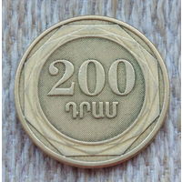 Армения 200 драм 2003 года. Герб.