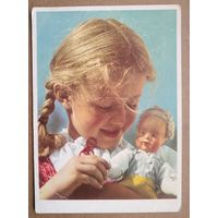 Девочка с куклой. Германия. 1950-60-е. Подписана