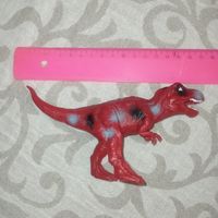Динозавр красный