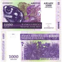 Мадагаскар. 1000 ариари (образца 2004 года, P89b, UNC)