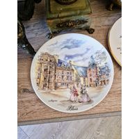 Красивая тарелка фарфор, ручная роспись. Клеймо Castelroux. Франция.