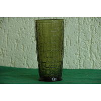 Ваза зеленое  стекло  Неман   (  высота 15,5 см )