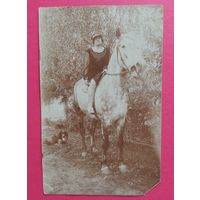 Фото "Пани на лошади в военной фуражке", 1920-1930-е гг., Зап. Бел.