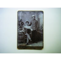 Фото до 1917г. П. Хадакх г. Кривой Рог "Гармонист с Тульской гармошкой".