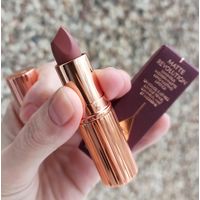 Помада Charlotte Tilbury Matte Revolution оттенок Very Victoria