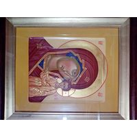 Рукописная икона "Богородица с младенцем Иисусом",  с киотом 38х33х7см. яичная темпера, левкас, золочение.