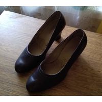 Туфли женские  из  натуральной кожи,  коричневые Витебск Размер 23 Каблук 7 см, б-у