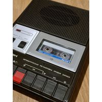 Магнитофон кассетный ,,Протон 402'' 1989 г. СССР.