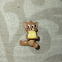 Киндер игрушка мышка Джерри, из мультика Том и Джерри
