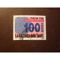 Италия 1996 г.50-летие итальянской прессы и столетие спортивного журнала./47а/