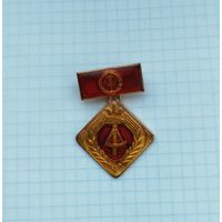 ГДР. Знак "Активист Социалистического труда"