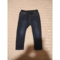 Стильные джинсы Next на 92-98 рост. Цвет темно-синий. Идеальное состояние. Длина 53,5 см, ПОталии 23-28 см.