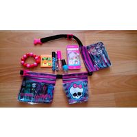 Набор игрушек и аксессуаров для девочки