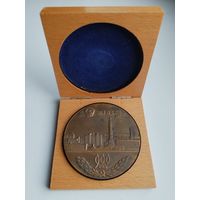 Памятная настольная медаль Минск 900