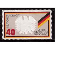Германия(ФРГ)-1974,(Мих.807), *(след от накл.) , 25-лет ФРГ,Герб