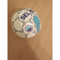 Сувенирный футбольный мяч одного из крупнейших в Европе юношеского турнира по футболу Helsinki cup. Почтой не высылаю.