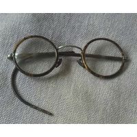 Старинные очки.