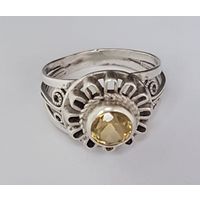 Кольцо серебро, проба со звездой 875. Перстень. Вес 3,8 гр. Граненый кристалл. Размер 18,5