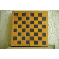 Шахматная  доска  ((29,5 х 29,5 )