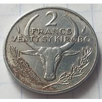 Мадагаскар 2 франка, 1977    ( 7-1-6 )