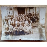 Фото учителей и учеников  5 класса сельской школы. 1948 г. 8х10 см.