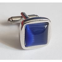 Запонки с синим кристаллом (не пластик!), размер верха 1,5 см на 1,5 см. СССР . Одна штука