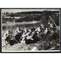 Пикник на берегу Днепра. Фото конца 1940-х. 13х18 см.
