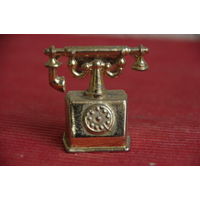 Телефон  -миниатюра  5 х 5 см