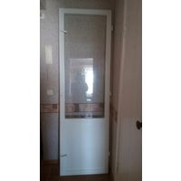 Дверь со стеклом и навесами (64*211 см)