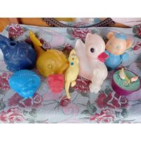 Пластмассовые игрушки СССР, уточка, ежик, попугай, поросенок, лейка рыба, мишка, зайчик,курочки. Одним лотом