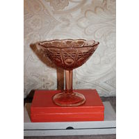 Стеклянная вазочка для варенья, конфет времён СССР, высота 14 см., без сколов и трещин.