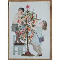 Лебедев В. У новогодней елки. 1966 г. Чистая