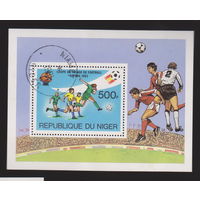 Футбол  Спорт футболисты спортсмены личности известные люди Нигер 1982 год  лот  2013  БЛОК