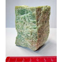 Амазонит, разновидность минерала с Кольского полуострова. Особенность: "жирный оттенок". Большой минерал... около (+-) 300 гр. Весы для монет не справились.