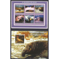 Мир моря. Морские котики. Мозамбик. 2002. 1 малый лист и 1 блок. Michel N 2566-2721, бл168-192 (26,0 е).