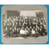 Фото группы товарищей. 1930-е. 16х25 см