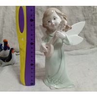 Красивая статуэтка "Ангел с мандалиной". Привезена из Германии. Недорогой старт! Распродажа коллекции.
