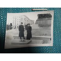 Фотография. Милиционеры в форме образца 1958 года. Площадь Победы. Минск.