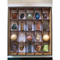 Коллекция обработанных минералов и камней