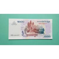 Банкнота 1000 риэлей  Камбоджа 2005 г.