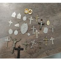 Старинные католические образки и крестики,не копаные,с рубля
