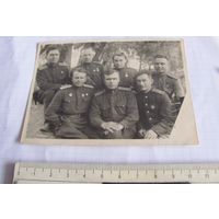 Редкое 40 групповое фото-2 военных 1943 ношение наград